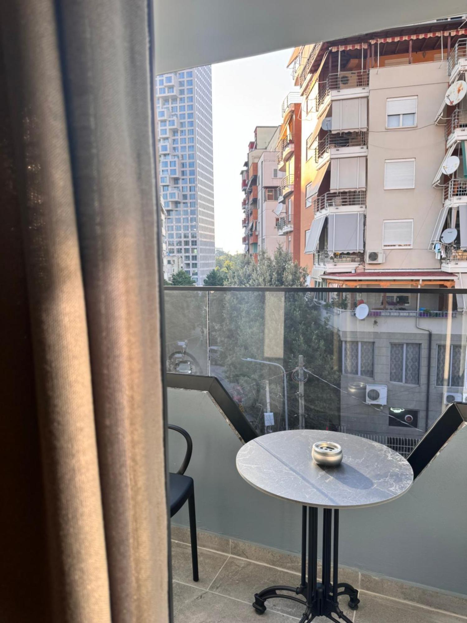 Izi Boutique Leilighet Tiranë Eksteriør bilde