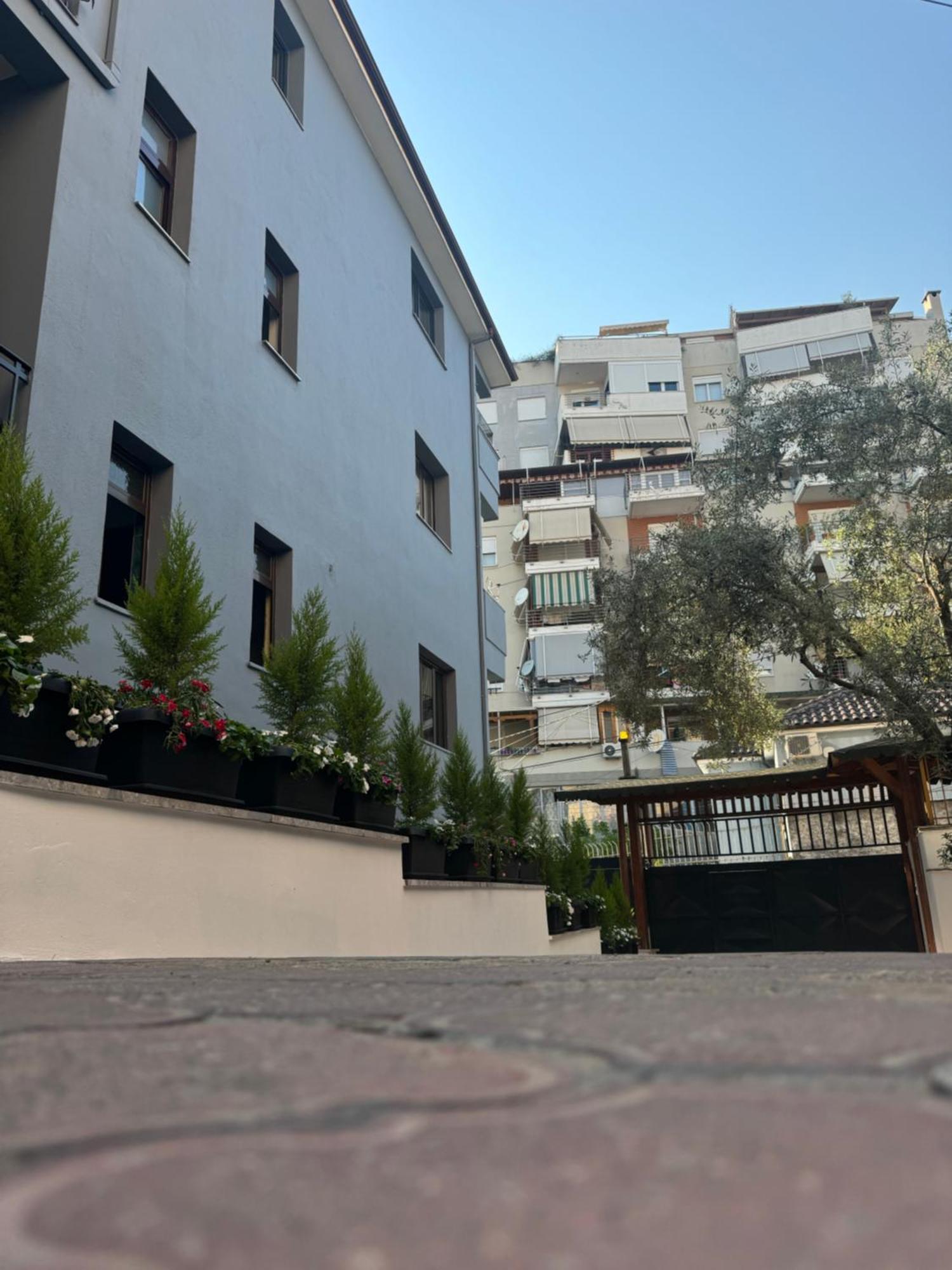 Izi Boutique Leilighet Tiranë Eksteriør bilde